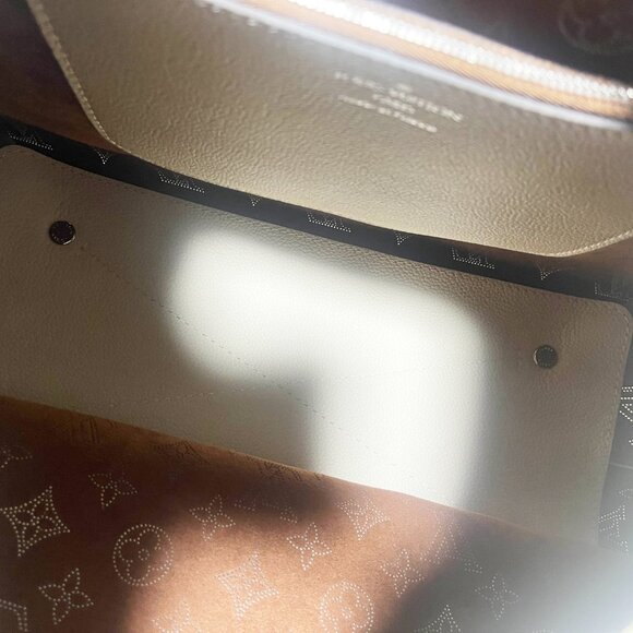 Authentic Louis Vuitton Monogram Carmel Hobo Mahina Leather Shoulder Tote Bag - Picture 16 of 16